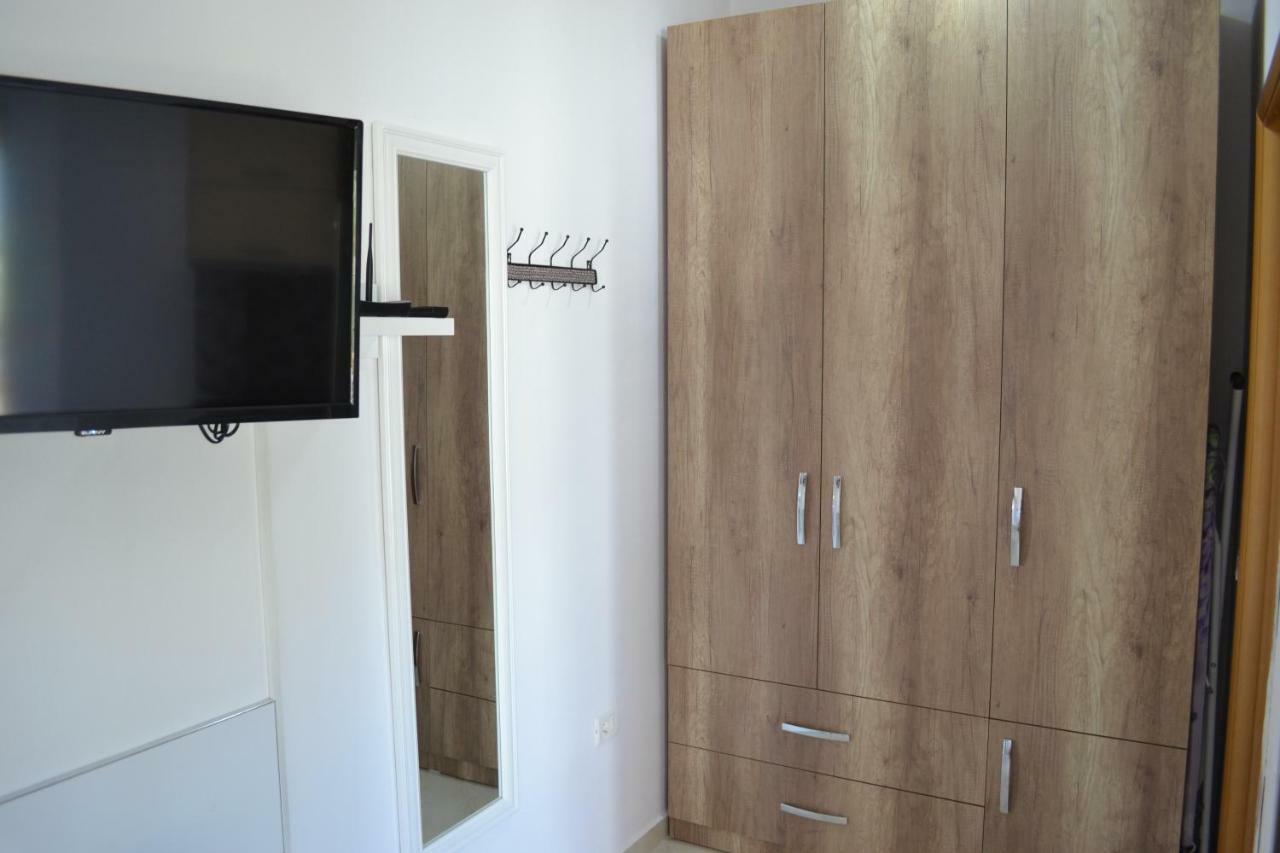Seaview Bay Studio & Private Garage Vlore Exterior photo