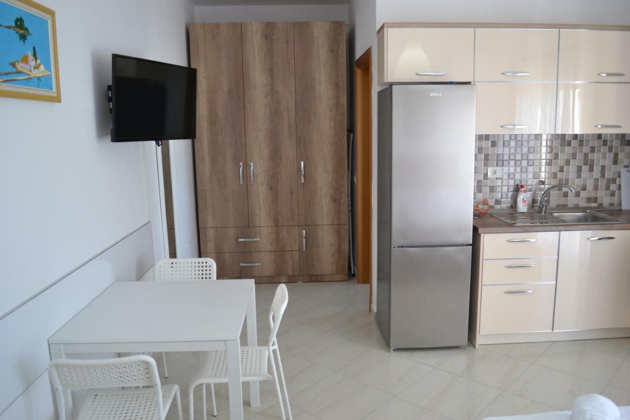 Seaview Bay Studio & Private Garage Vlore Exterior photo
